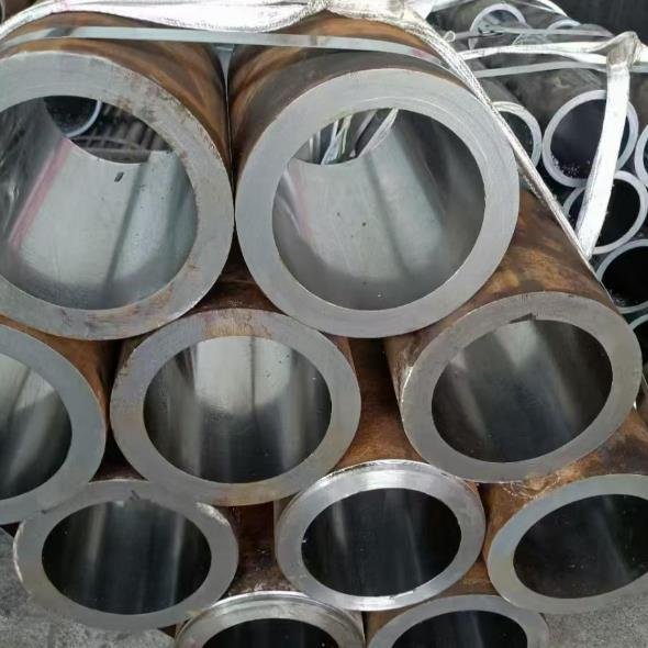 不銹鋼絎磨管現(xiàn)貨價(jià)格